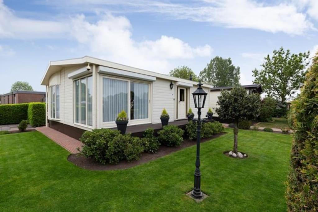 Luxe Chalet In Prachtig Natuurgebied Lith Exterior photo